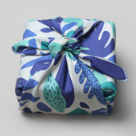 Emballage cadeau réutilisable en tissu recyclé – Moyen motif Herbier – Paké