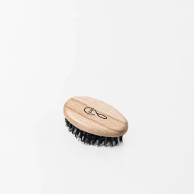 Brosse à barbe en bois éco-responsable fabriquée en France – 1845