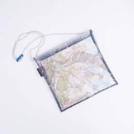 Porte carte éco-responsable écologique protection carte de randonnée bivouac
